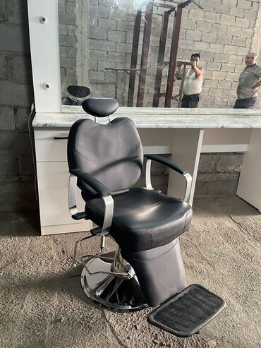 муздаткыч колдонулган: Кресло для парихмахерской