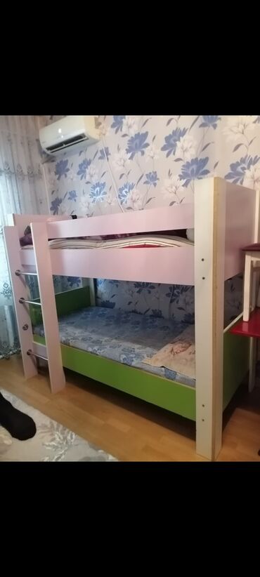 двуспальная кровать с подъемным механизмом: İkimərtəbə kravat satilir yaxsi vəzyətdə,matrasin biri var.Qiymət