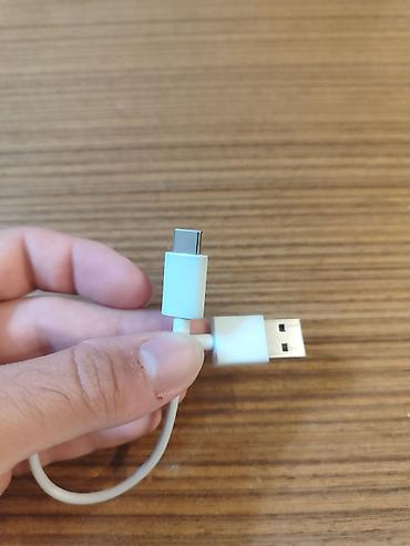 tws: Redmi buds 4 lite simsiz qulaqlıq – ağ rəngdə şarj qabı və şarj kabeli — 5