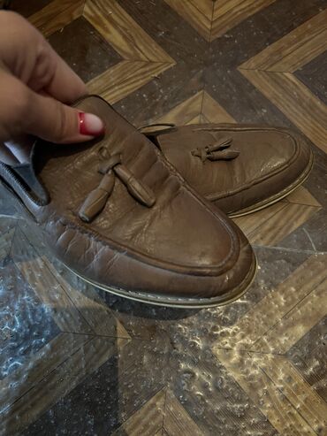 туфли мужские 40 размер: Мужской кожаный туфли 
Размер 40
Цена 300 сом
