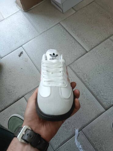 Patike: Adidas Samba patike

Novo
Brojevi 36 do 46

fb Moja Kupovina 1 — 4