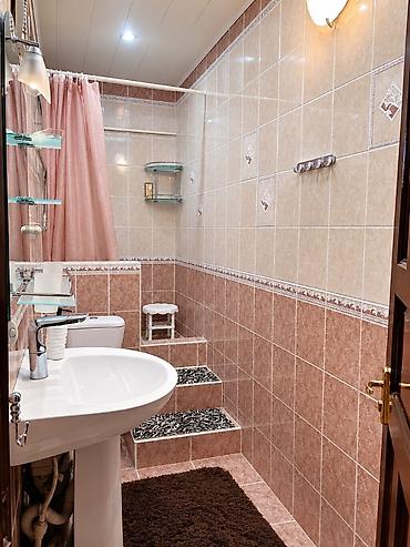 red centr: 3 комнаты, 70 м², Цум Индивидуалка, 5 этаж, Старый ремонт — 2