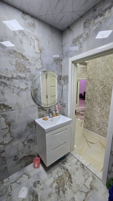 Uzunmüddətli kirayə mənzillər: Düşme variyant Yüksək səviyyədə təmirli.Yaşayış olmayıb.2 böyük yataq — 10