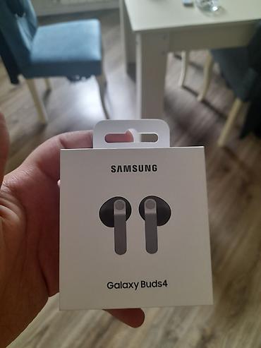 marshall qulaqliq: Samsung Galaxy Buds4 qulaqlıqları – rəng: qara (Black), model — 3