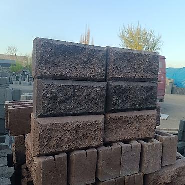 Дом и сад: Продаю пескоблок качественный 20/400 и 15/400 . цветные Пескоблок — 8