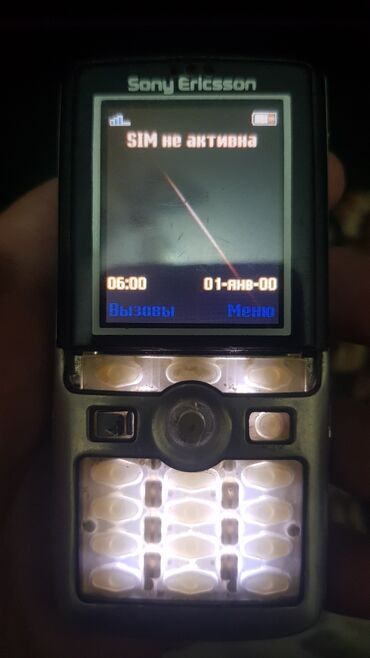 кнопчный телефон: Sony Ericsson K750i, Колдонулган, 2 ГБ, түсү - Күмүш, 1 SIM