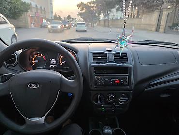 VAZ (LADA): LADA Granta sedan – ağ rəng, zərif və praktik şəhər avtomobili. Əsas — 6