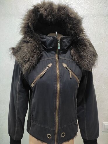 55 объявлений | lalafo.kg: Женская куртка XL (42), цвет - Черный