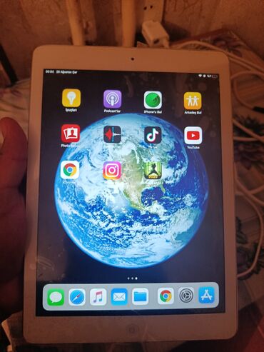 телефон айфон: İphone İpad Air satılır.İdeal vəziyyətdədir.Adaptoruda var.Real