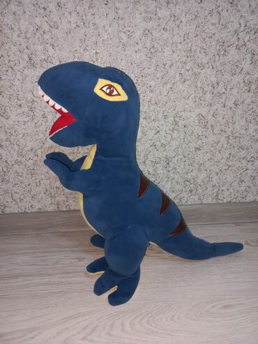 Oyuncaqlar: Dinozavr ~35 sm Ördək ~25 sm Tovuz quşu ~ 20sm Tutuquşu ~ 20 sm — 23