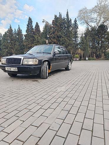 mersedes c 230: Mercedes-Benz 190 (W201) sedan - Kuzov: 4 qapı, qara rəng, klassik — 3