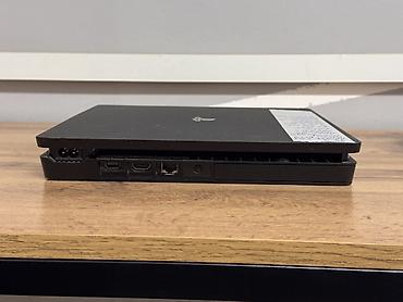 sony play: PlayStation 4 Slim (черная) с двумя геймпадами DualShock 4 (черный и — 2