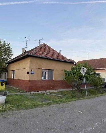 Kuće na prodaju: Trosobna kuća, 8 minuta od centra. Ima nusprostorije ( letnja kuhinja — 1