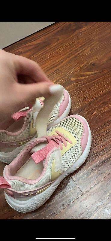 Детская обувь: Детские кроссовки Hello Kitty - Размер: EUR 29 (на размер стопы 18 — 9