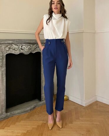 Köynək və bluzalar: Bluzlar - Rəng: saf ağ - Model: uzunqol, düyməli, yüngül dar kəsim - — 3