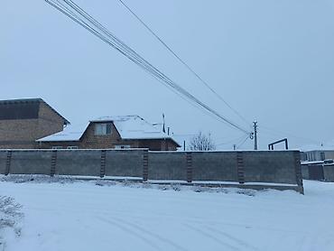 Продажа коттеджей и домов: Продаётся дом в районе АК Ордо-2 🏠 Тип дома: полуторка 📐 Общая — 2