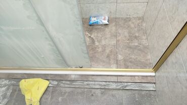 Kafel və metlax: Duş kabinlerin yerlerinin duzelmesi Duş üçün nəzərdə tutulmuş bu — 3