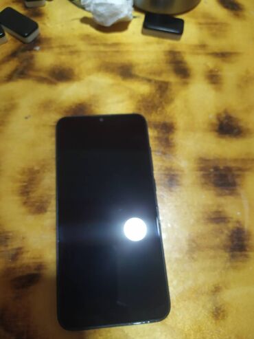 zhenskie bryuki iz gabardina: Xiaomi Mi 8, 64 ГБ, цвет - Серый, 
 Отпечаток пальца