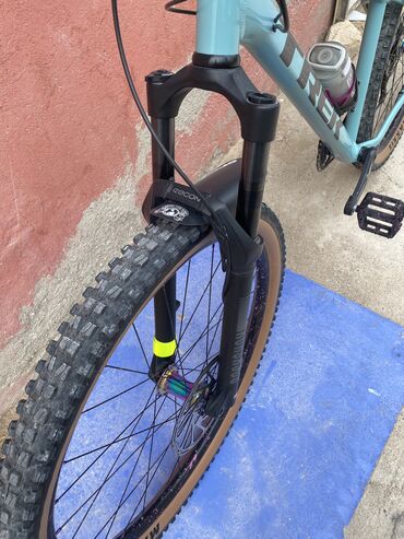 velosiped 29 saft: RockShox recon 29 130mm travel thru axle 110x15 ə ideal
