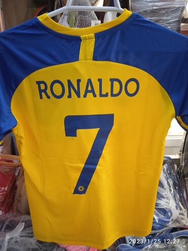 İdman formaları: Futbol ücün geyim- ;/komanda formaları./qiyməti 35 AZN.(metro — 3