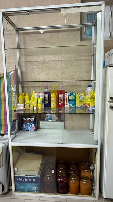 зубные щетки для брекетов в аптеке: Продаю витрины. Деревянная витрина длина 394см,ширина 60см, высота 112