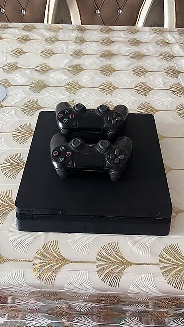 kohne televizor: Sony PlayStation 4 Slim oyun konsolu – 2 ədəd DualShock 4 idarəetmə — 1