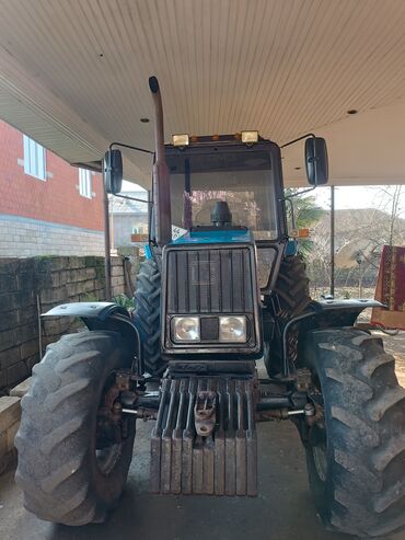 Traktorlar: Belarus 1221 traktor - Güclü 6 silindrli dizel mühərrik (yanlardan — 1