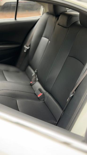 авто вариянт: Toyota Corolla: 2019 г., 1.8 л, Вариатор, Гибрид, Седан — 9