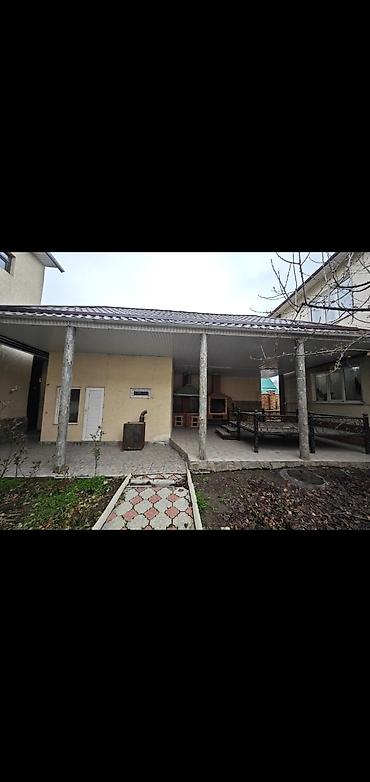 Продажа коттеджей и домов: Продается два 2 этажных особняка. р-н мкр.Джал, по — 25