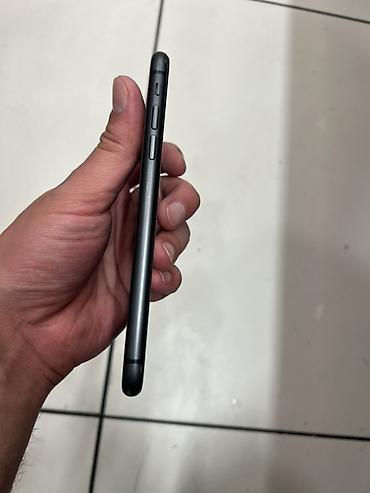 Apple iPhone: IPhone 11, Qara, Simsiz şarj — 4