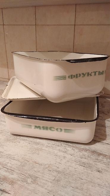 Продаю эмалированные ёмкости. Одна с крышкой. Цена 450 сом за каждую at lalafo.kg Продаю эмалированные ёмкости. Одна с крышкой. Цена 450 сом за каждую