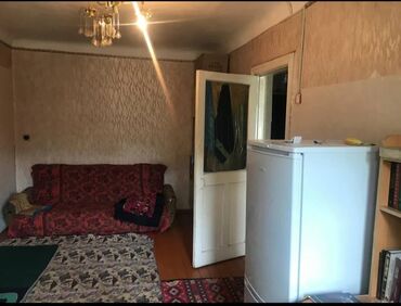 квартиры в оше на час: 2 бөлмө, 42 кв. м, Сталинка, 2 кабат, Эски ремонт