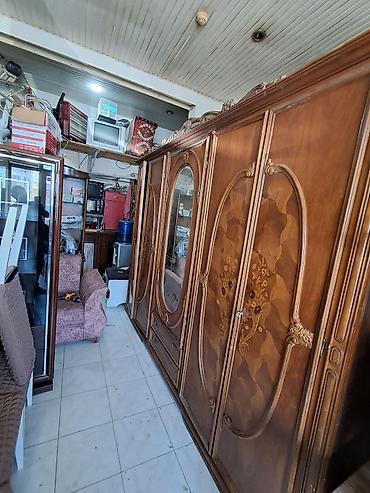 Dolablar: Klassik üslubda iri həcmli taxta dolab - Material: Bərk ağac (taxta) — 1