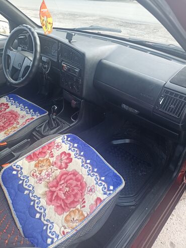 Volkswagen: Volkswagen Passat: 1993 г., 1.8 л, Механика, Газ, Седан — 8