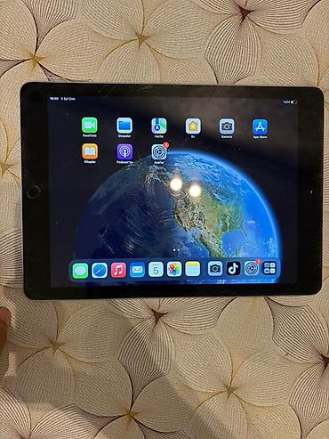 Apple iPad: Apple iPad planşet Xüsusiyyətlər: - Ekran: 9.7 düym Retina ekran — 3