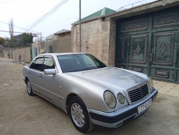 Mercedes-Benz: Mercedes-Benz E 220: 2.2 l | Sedan — 10