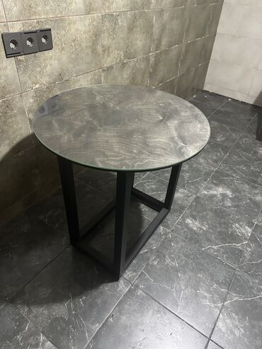 şüşə masalar: İki masa qalin profilden qalin şüşeden 1eded 150azn