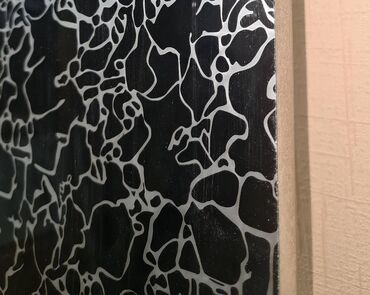 Уход за телом: Черный глянцевый МДФ с рисунком (18 мм толщина) остаток, обрезок