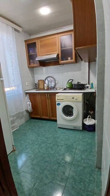 Uzunmüddətli kirayə mənzillər: Memar Əcəmi metrosu, 3-cü MKR, Alı Mustafayev küç, 5/ mərtəbənin,4-cü — 4