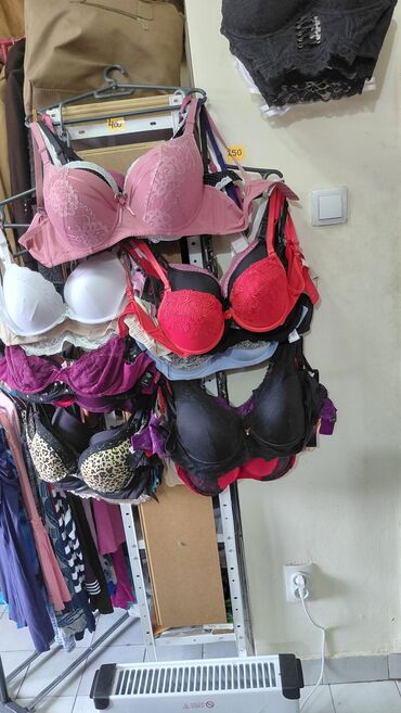 Ostala ženska odeća: Garderoba na biranje 12 EUR kilogram minimalna količina 10 kg ekstra i na lalafo.rs — 24 Ostala ženska odeća: Garderoba na biranje 12 EUR kilogram minimalna količina 10 kg ekstra i — 24