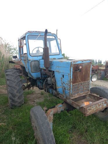 Traktorlar: Tam işlək vəziyyətdədir heç bir problem yoxdur, qabağında t82in zbor