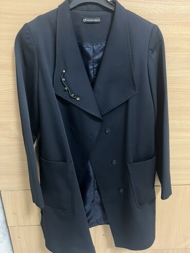 женские пиджаки жакеты: Женское 🧥(ярлык на воротнике): - Цвет: темно- синий - Длина: до