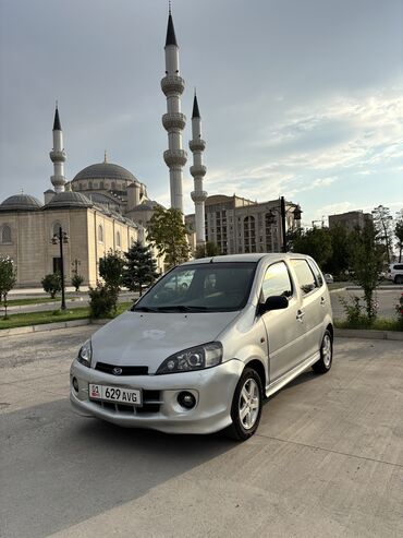 машина машина: Daihatsu YRV: 2002 г., 1.3 л, Механика, Бензин, Хэтчбэк