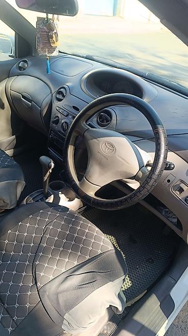 на тайоту: Toyota Platz: 2002 г., Седан — 5