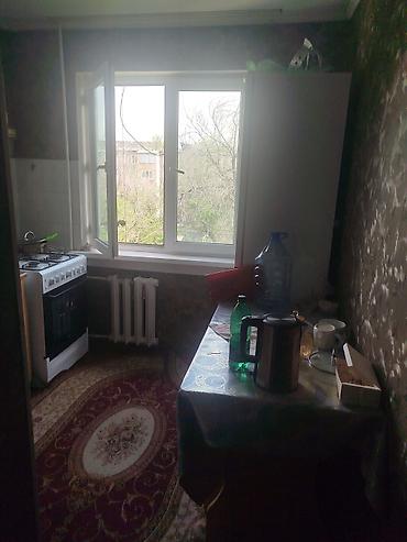 Долгосрочная аренда комнат: Сдаётся просторная комната в квартире. Описание: - Светлая комната — 10