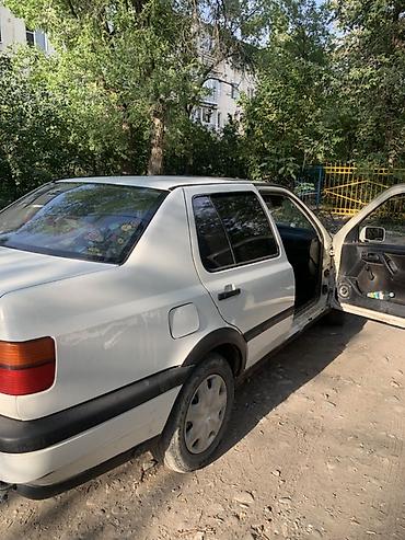 vento: Volkswagen Vento: 1992 г., 1.8 л, Механика, Бензин, Седан — 4