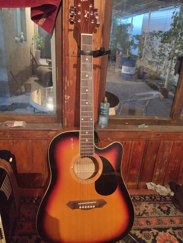 гитара 1000сом: Продаю гитару, в отличном состоянии, 10500. Продаю баян, тульский в