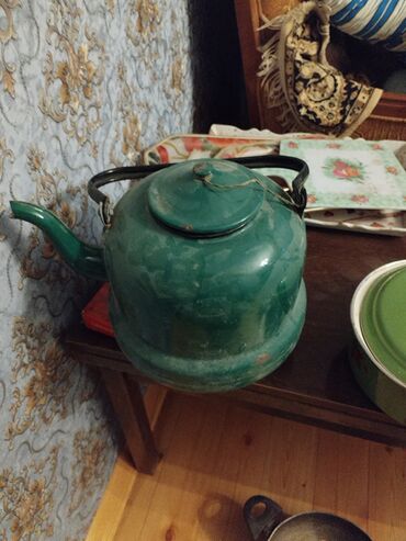 Чайники: Б/у, цвет - Зеленый, Чайник