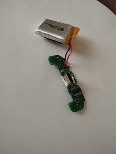 гири: Qulaqlıq baterekasi 3.7lipo lityum batarya işlək vəziyətdə USB girisi