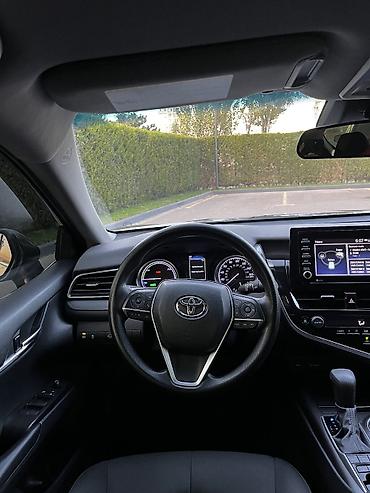 Toyota: Toyota Camry: 2022 г., 2.5 л, Вариатор, Гибрид, Седан — 7
